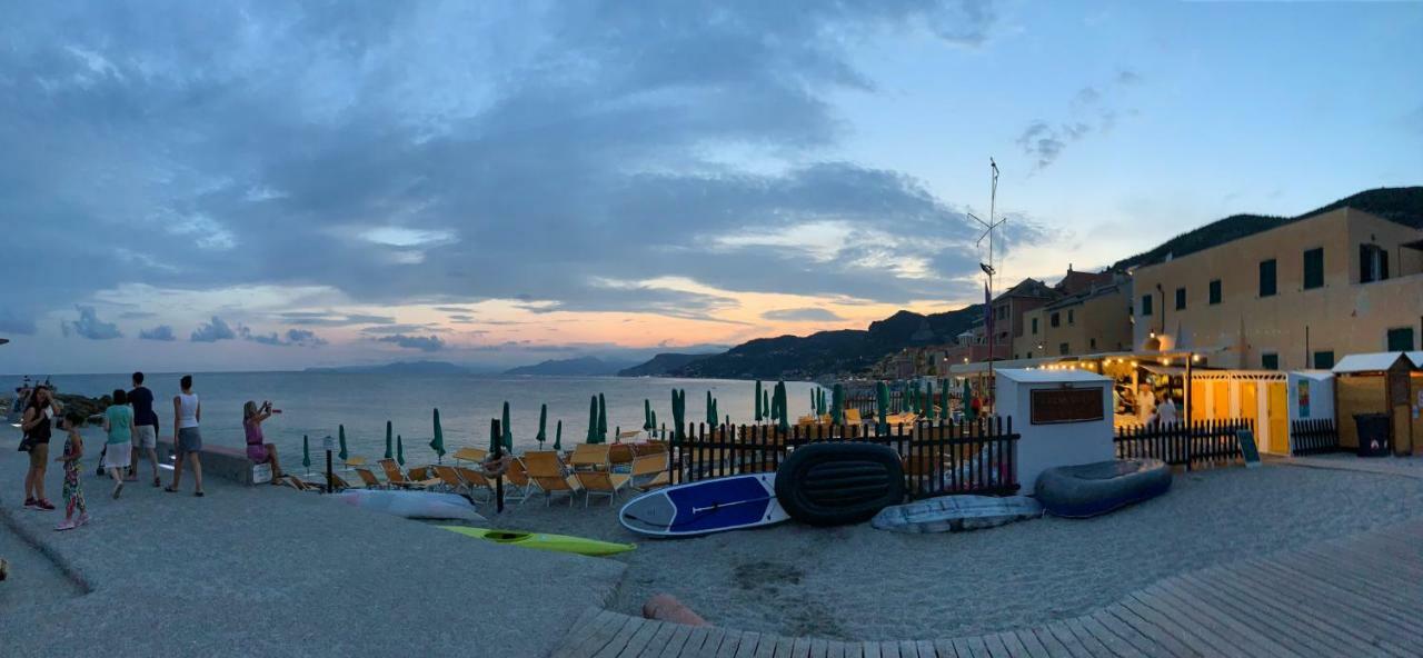 Varigotti #Subitoalmare المظهر الخارجي الصورة